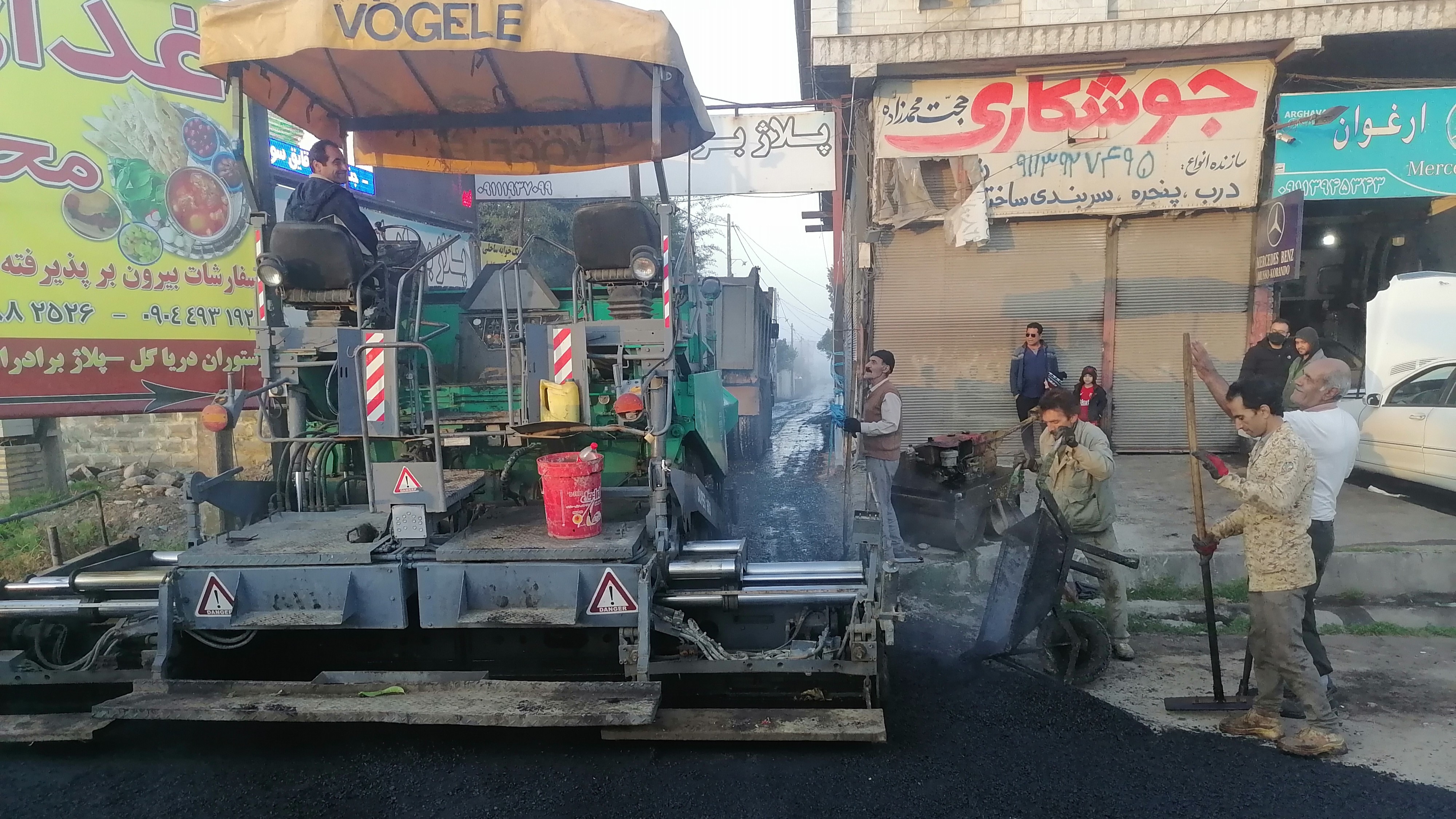 شرکت آسفالت آذین افروز شمال - تصویر پروژه - پروژه نو سازی راه های مواصلاتی پلاژ برادران دریایی